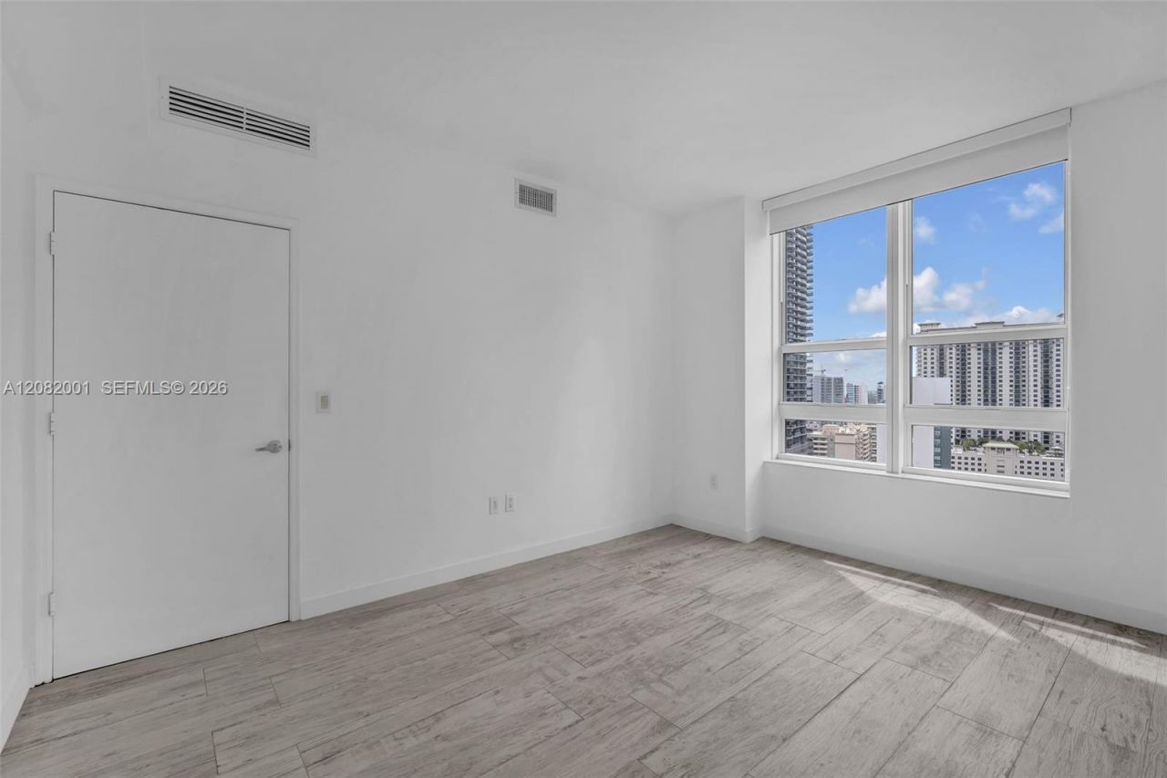 951 Brickell Ave , Unit 2403, Miami, FL 33131 Photo