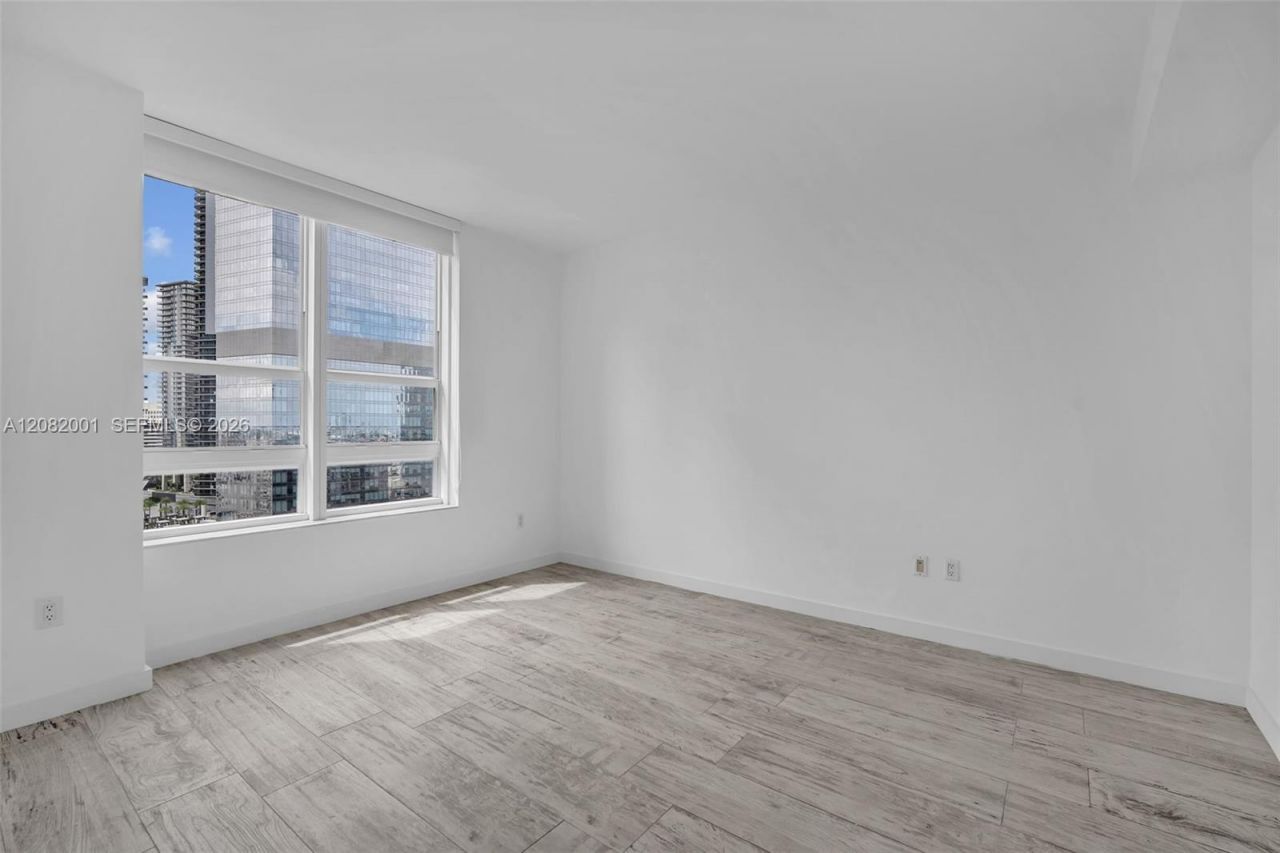 951 Brickell Ave , Unit 2403, Miami, FL 33131 Photo