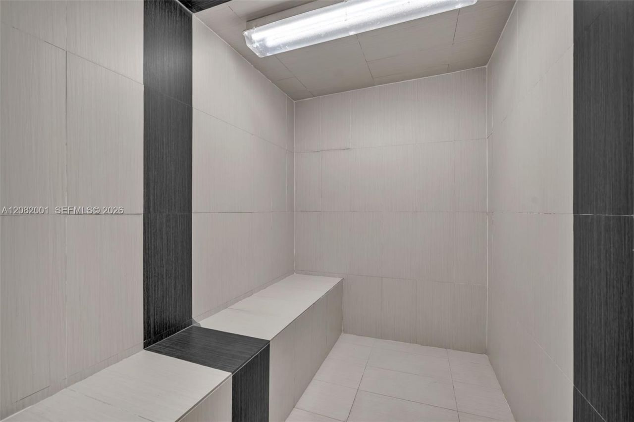 951 Brickell Ave , Unit 2403, Miami, FL 33131 Photo