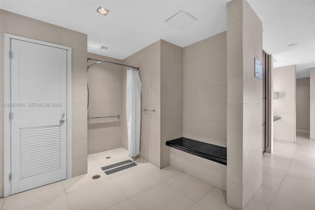 951 Brickell Ave , Unit 2403, Miami, FL 33131 Photo