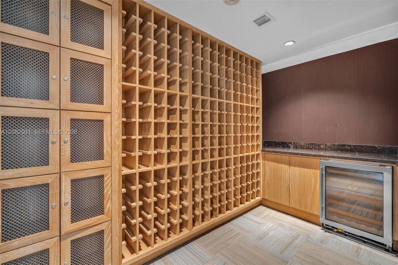951 Brickell Ave , Unit 2403, Miami, FL 33131 Photo