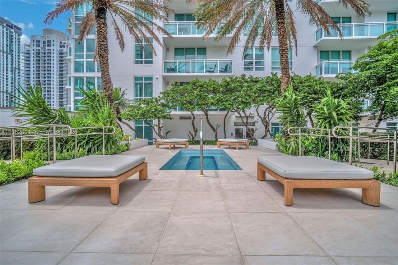 951 Brickell Ave , Unit 2403, Miami, FL 33131 Photo