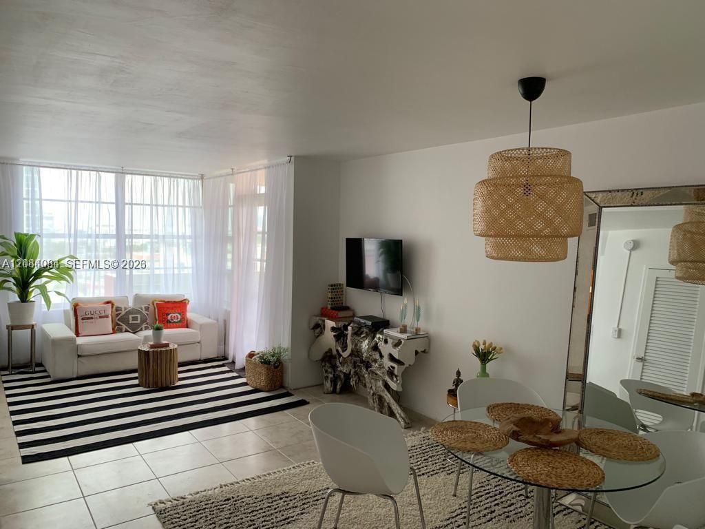 2899 SW Collins Ave, Unit 1016, Miami Beach, FL 33140 Photo