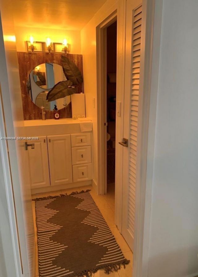 2899 SW Collins Ave, Unit 1016, Miami Beach, FL 33140 Photo