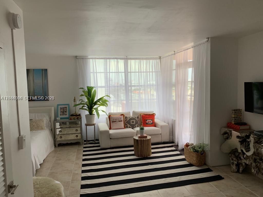 2899 SW Collins Ave, Unit 1016, Miami Beach, FL 33140 Photo