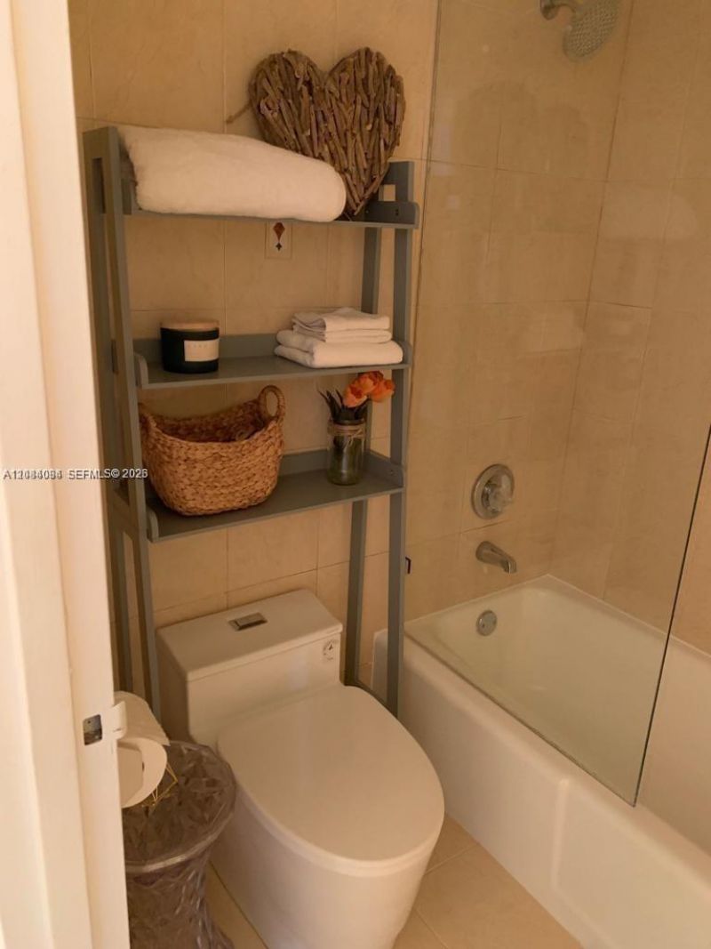 2899 SW Collins Ave, Unit 1016, Miami Beach, FL 33140 Photo