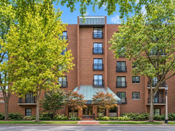 7575 Lake Street, Unit 4B, River Forest, IL 60305