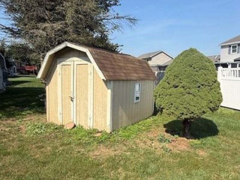 127 Northwood Drive, Dover, OH 44622 Photo 7