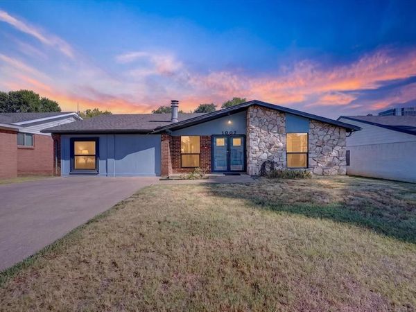 1007 Wildwood Drive , Arlington, TX 76011