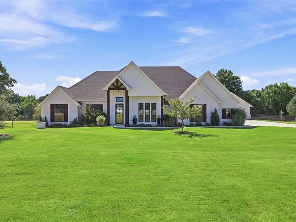 1072 Paradise Parkway, Poolville, TX 76487