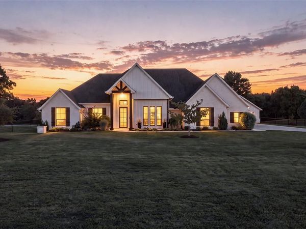 1072 Paradise Parkway, Poolville, TX 76487