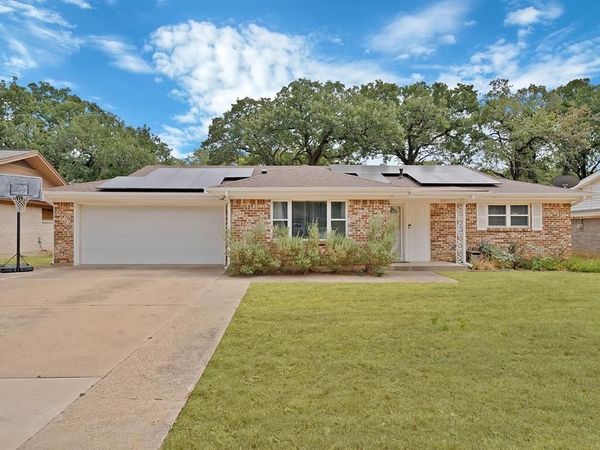 905 Oakwood Drive , Euless, TX 76040