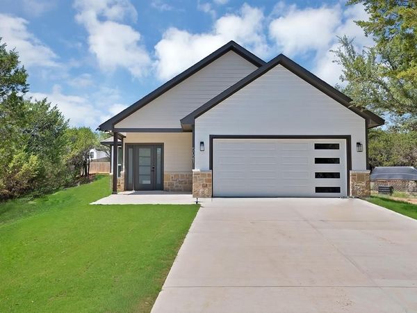 5021 Enchanted Court , Granbury, TX 76048
