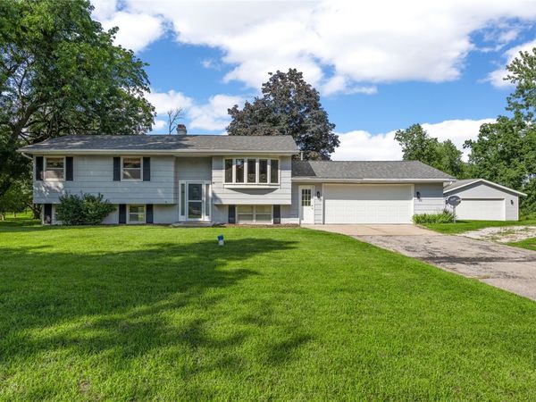 4390 Ridge Road , Cedar Rapids, IA 52411