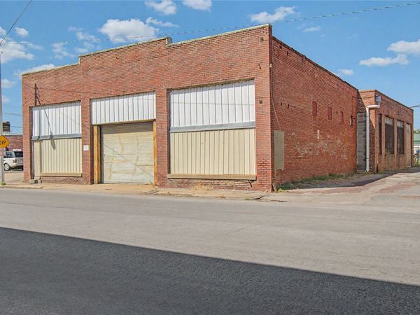 116 E Broadway , Muskogee, OK 74403