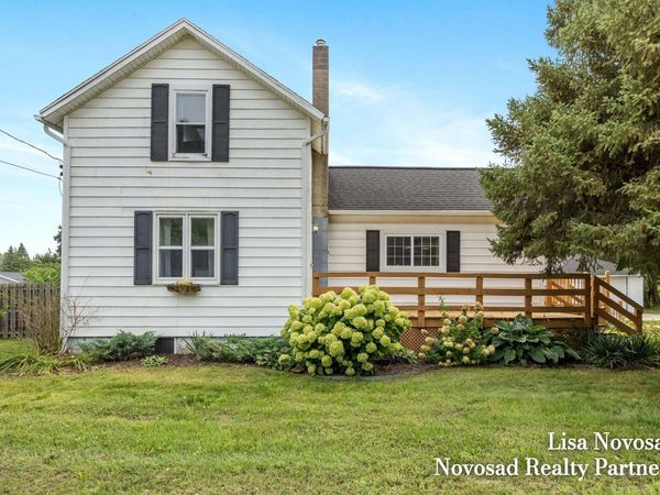 2124 Rosewood Street, Jenison, MI 49428