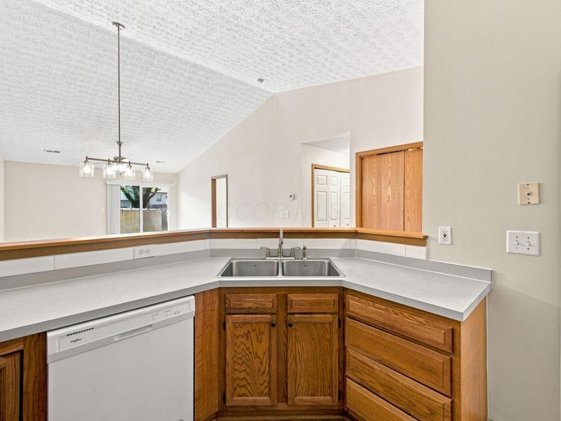 1460 October Ridge Court, Columbus, OH 43223 Photo 15