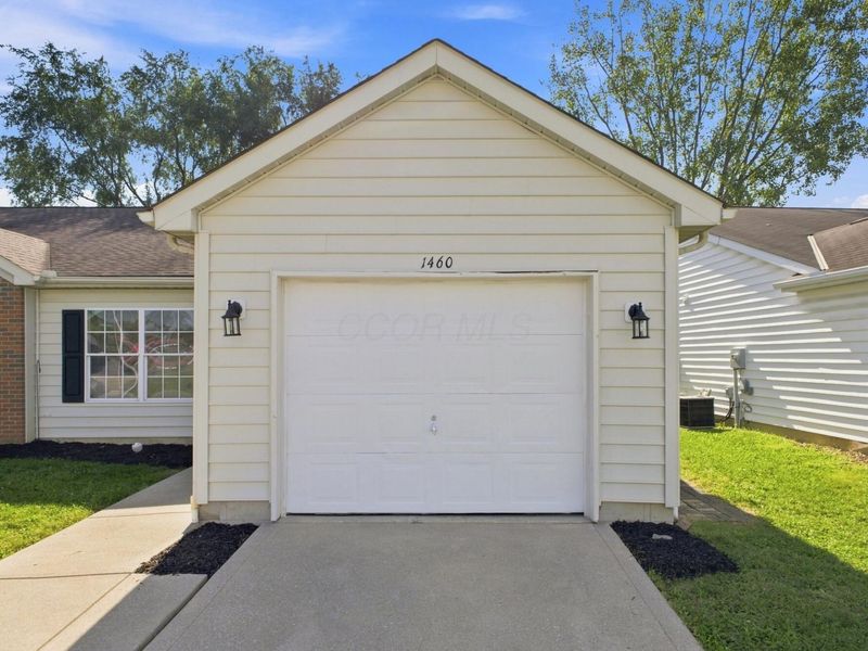 1460 October Ridge Court, Columbus, OH 43223 Photo 2