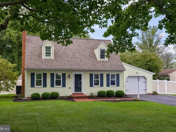27 GWEN CIRCLE, MARIETTA, PA 17547