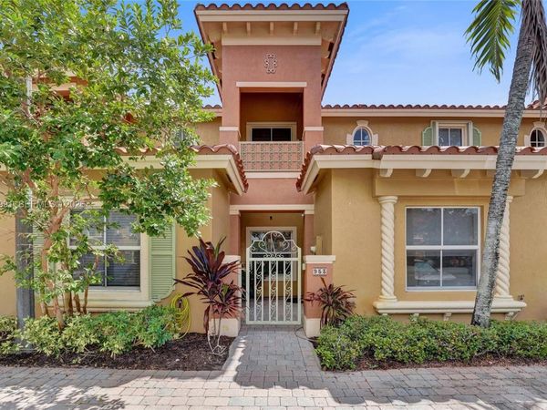 953 SW 143rd Ave , Pembroke Pines, FL 33027