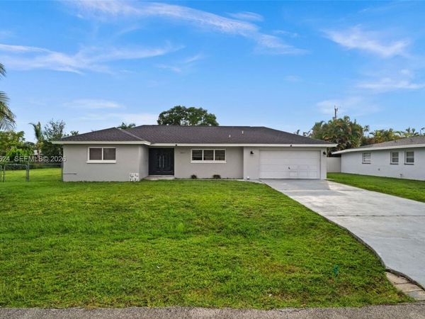 5212 Santa Rosa CT , Cape Coral, FL 33904