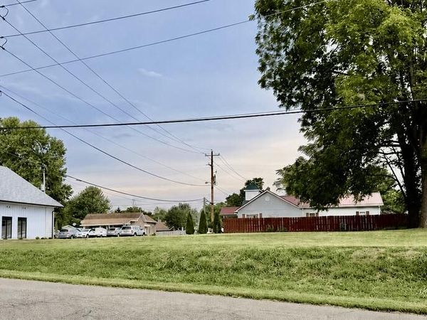 West W 2ND ST, Waverly, OH 45690