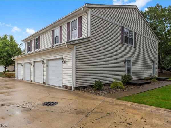 9995 Independence Drive, Unit 8B, North Royalton, OH 44133