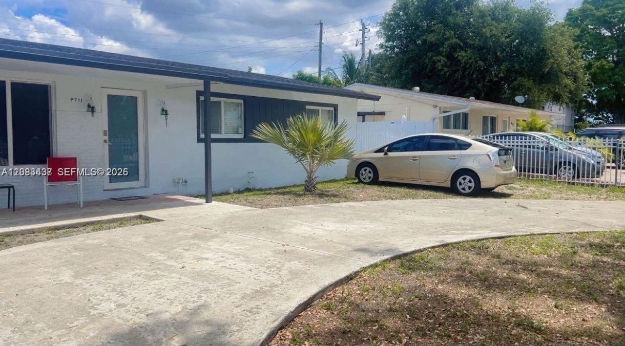 4711 NW 178th Ter, Miami Gardens, FL 33055 Photo