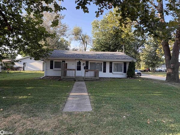 215 E Short Street, Centerville, IA 52544