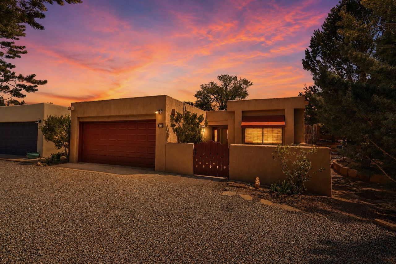 258 Cuesta Del Norte, Santa Fe, NM 87501 Main Photo