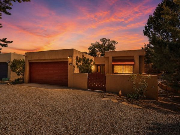 258 Cuesta del Norte , Santa Fe, NM 87501