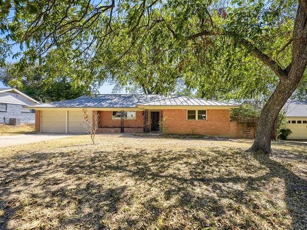 4105 Springbranch Drive, Benbrook, TX 76116