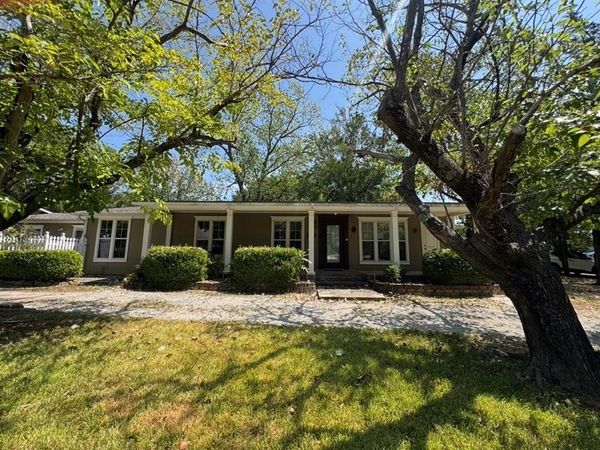 122 Pawnee Trail , Gainesville, TX 76240