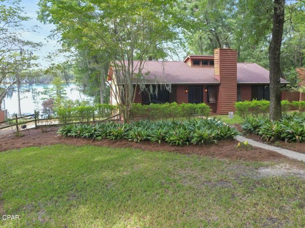 2924 Paradise Lakes Road , Chipley, FL 32428