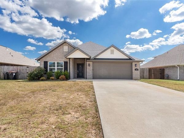 2817 Suncrest Avenue , Springdale, AR 72764