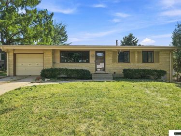 8135 Sanborn Drive, Lincoln, NE 68505