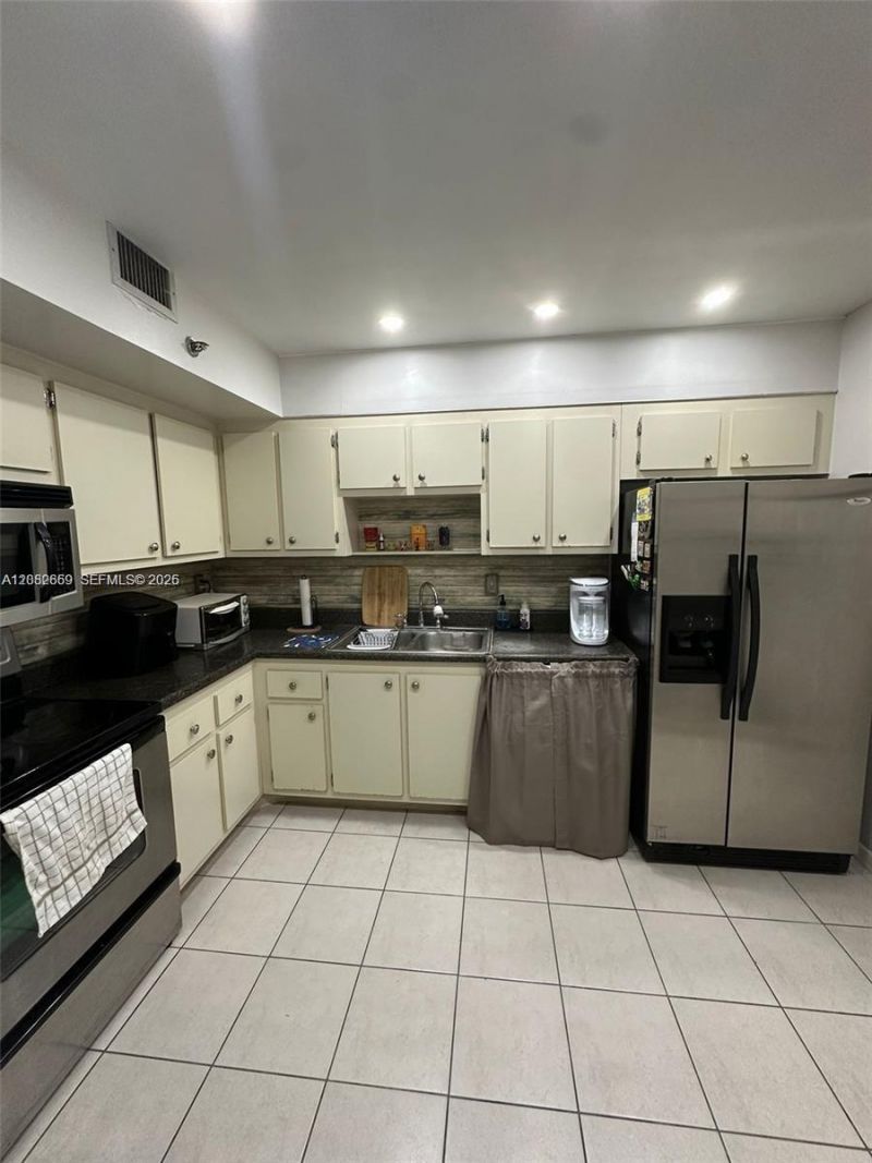 901 Hillcrest Dr, Unit 215, Hollywood, FL 33021 Photo