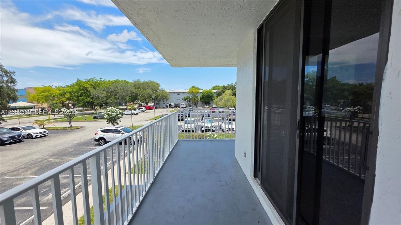 901 Hillcrest Dr, Unit 215, Hollywood, FL 33021 Photo