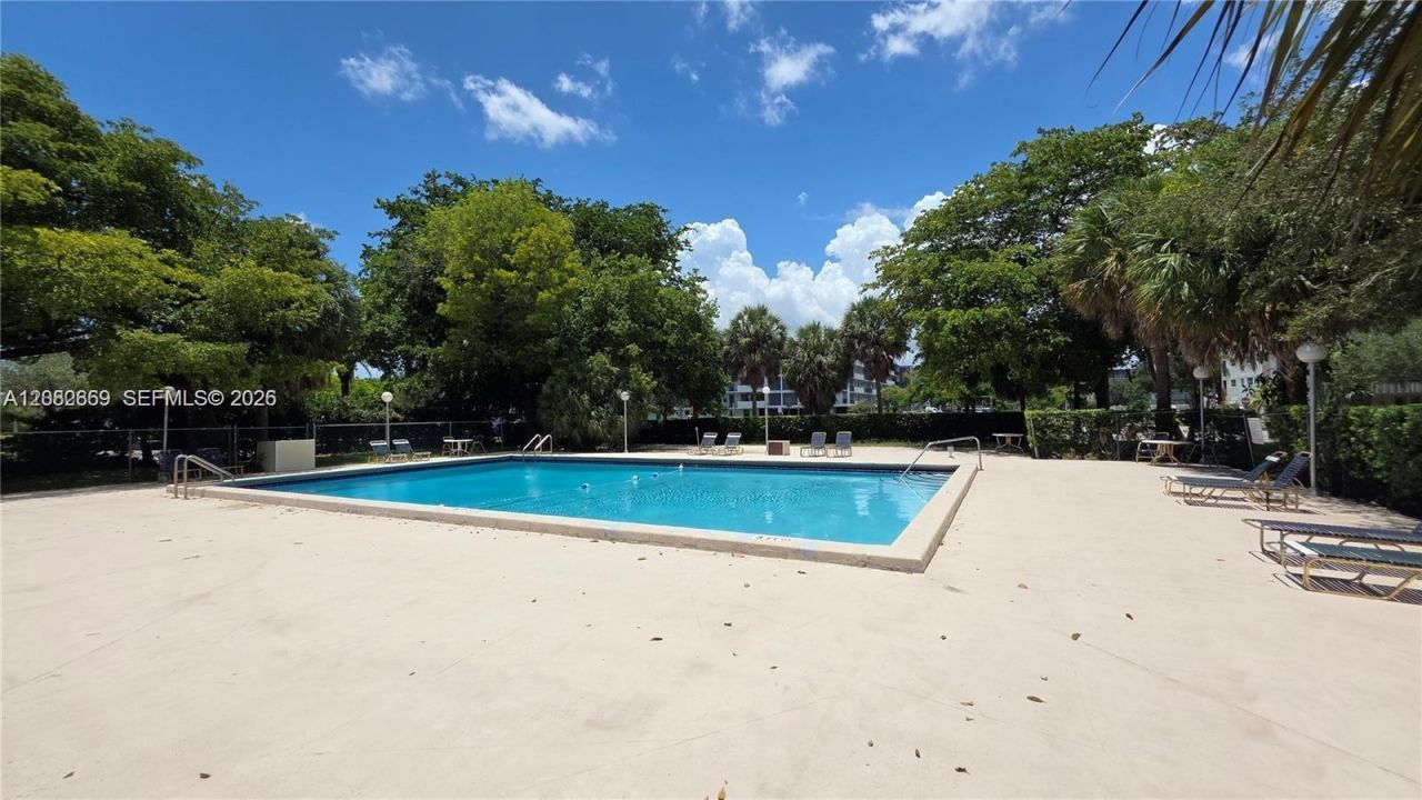 901 Hillcrest Dr, Unit 215, Hollywood, FL 33021 Photo