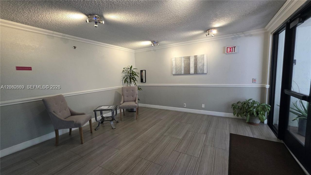 901 Hillcrest Dr, Unit 215, Hollywood, FL 33021 Photo