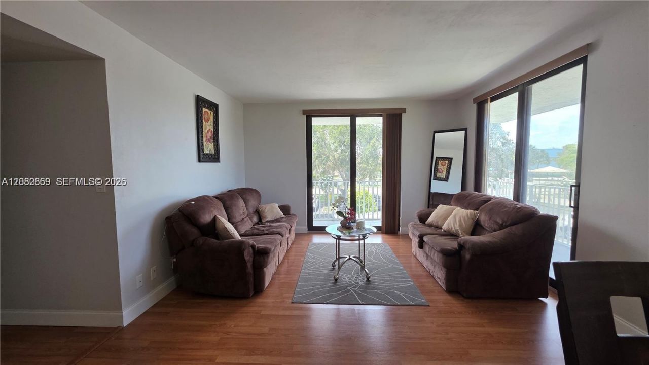 901 Hillcrest Dr, Unit 215, Hollywood, FL 33021 Photo
