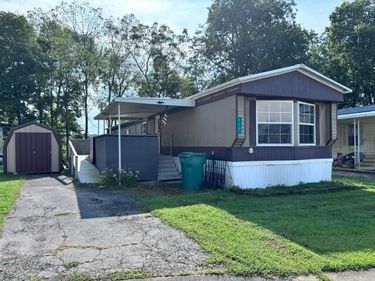 333 Greenbriar Lane E, Hebron, OH 43025