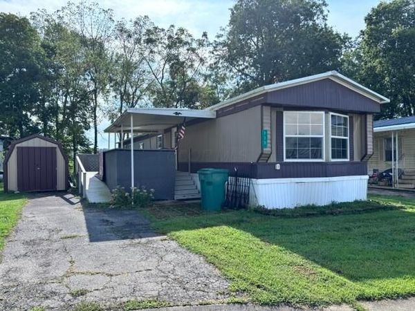 333 Greenbriar Lane E, Hebron, OH 43025