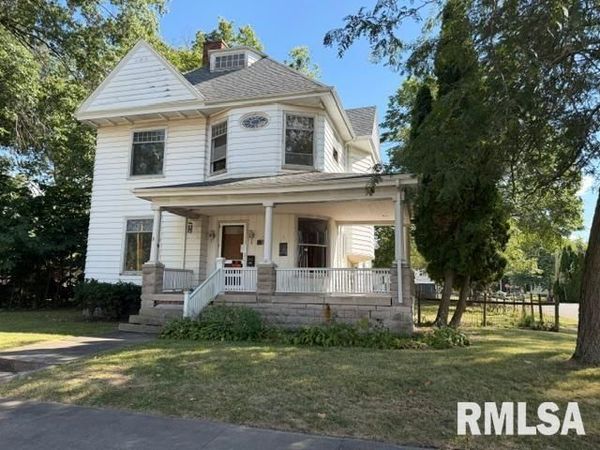 302 E MARKET Street, Taylorville, IL 62568