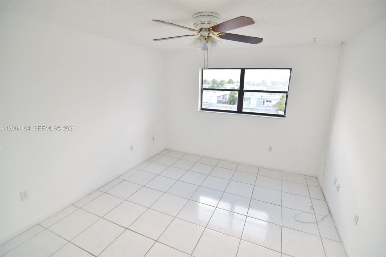 7300 Wayne Ave, Unit 419, Miami Beach, FL 33141 Photo
