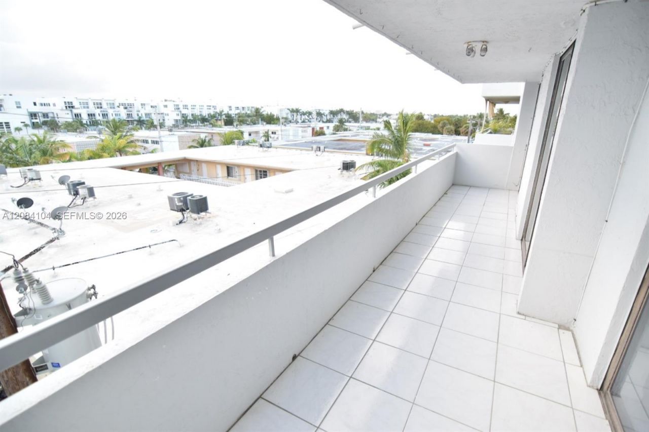 7300 Wayne Ave, Unit 419, Miami Beach, FL 33141 Photo