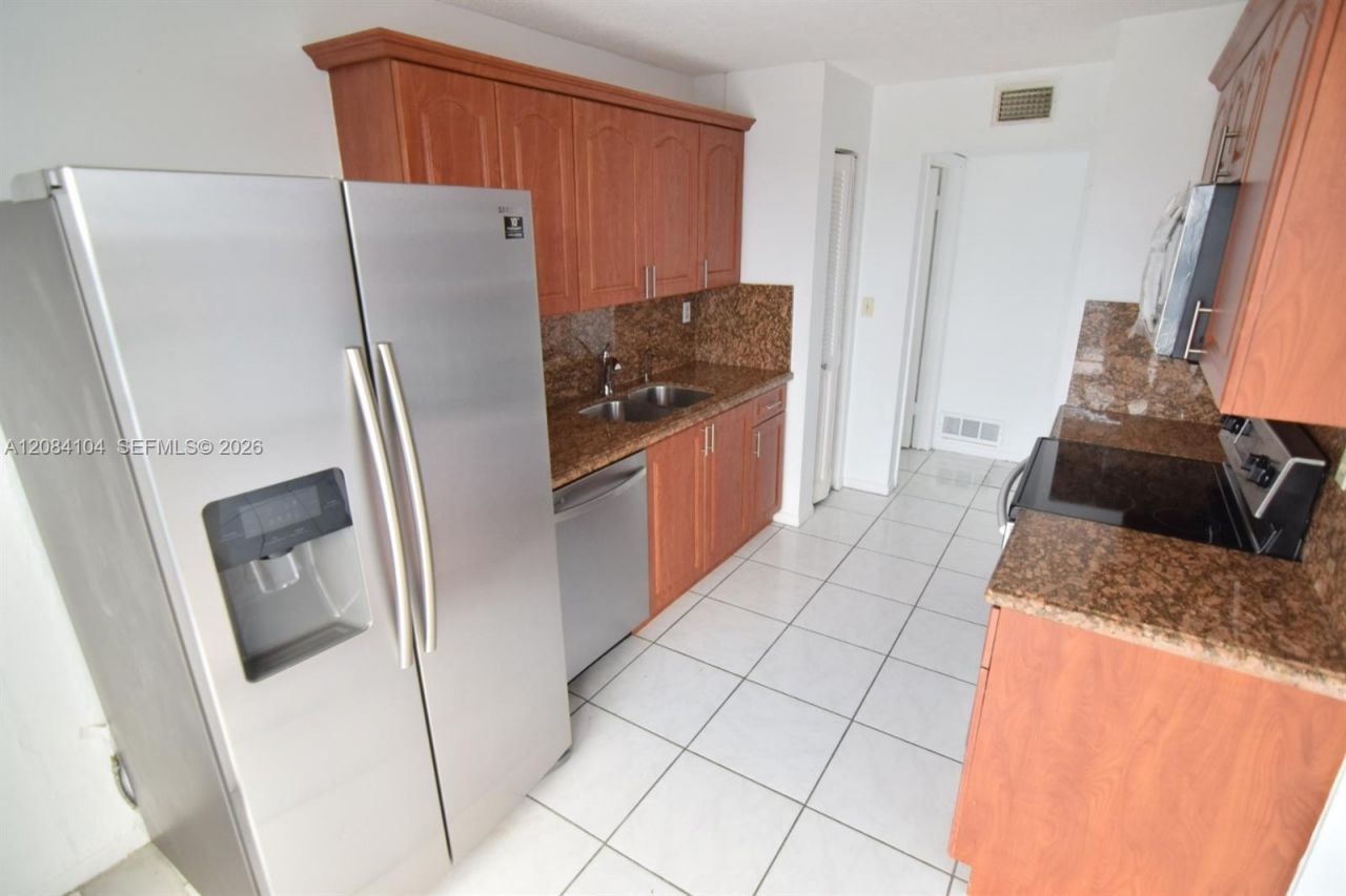 7300 Wayne Ave, Unit 419, Miami Beach, FL 33141 Photo