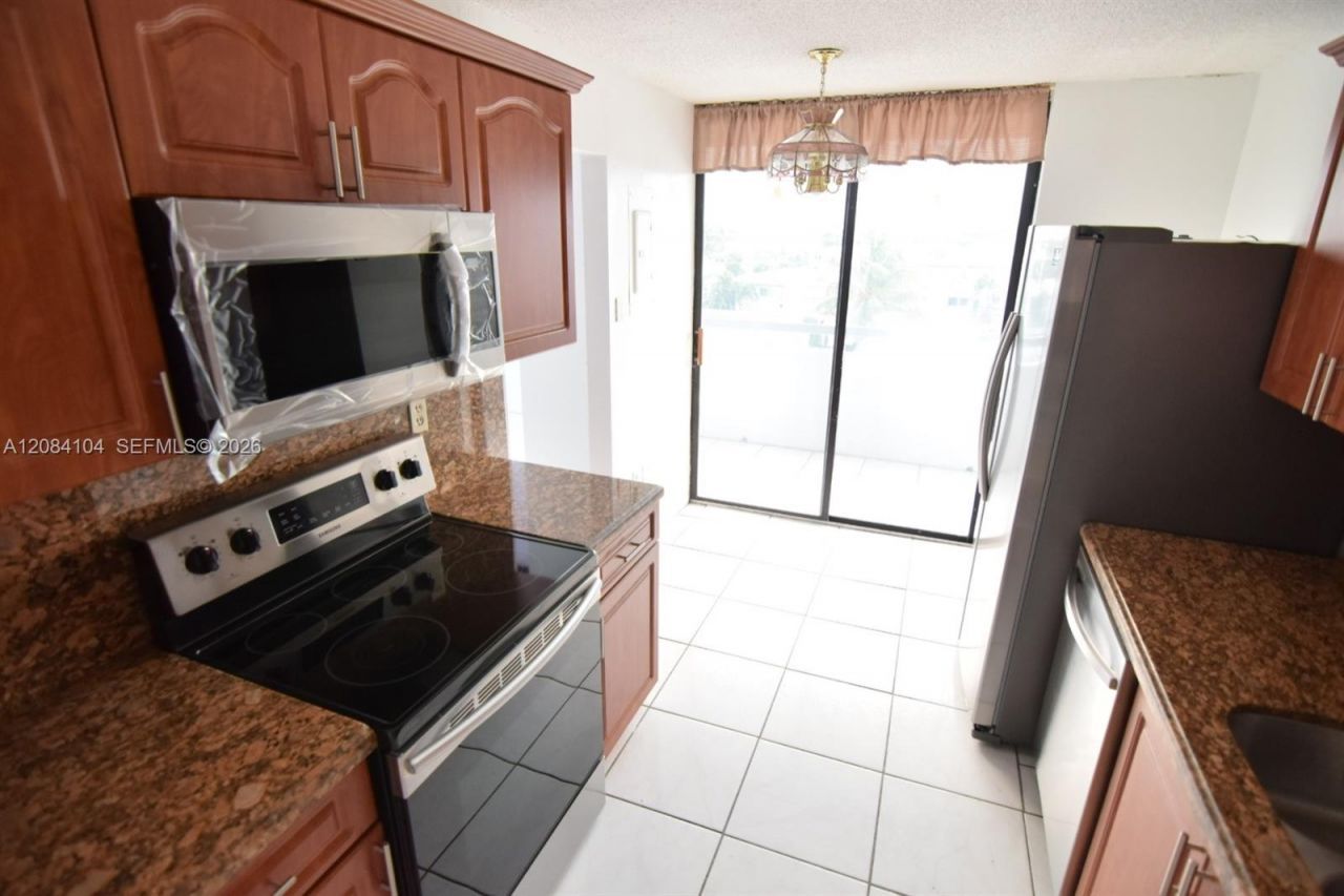 7300 Wayne Ave, Unit 419, Miami Beach, FL 33141 Photo