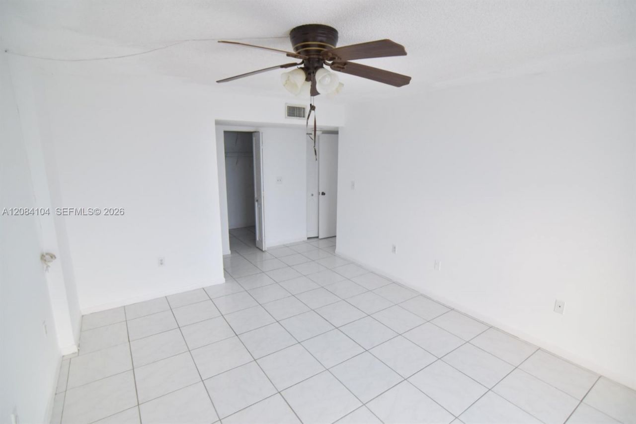 7300 Wayne Ave, Unit 419, Miami Beach, FL 33141 Photo