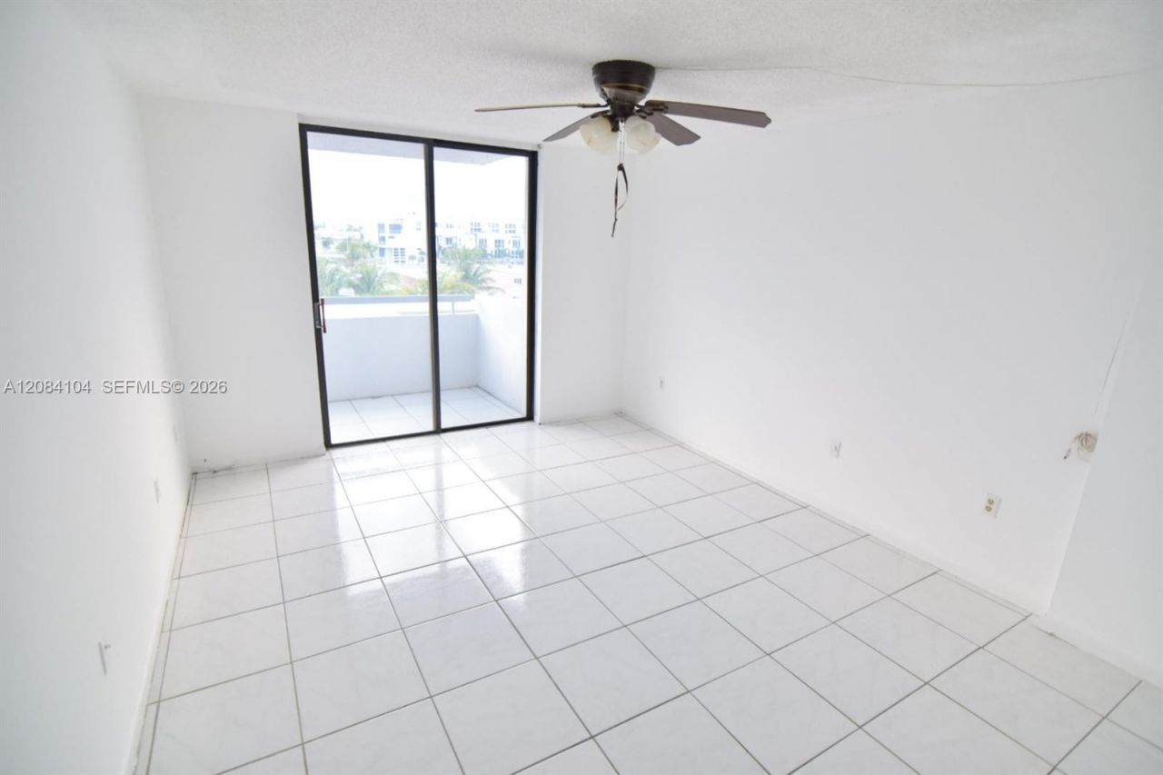 7300 Wayne Ave, Unit 419, Miami Beach, FL 33141 Photo